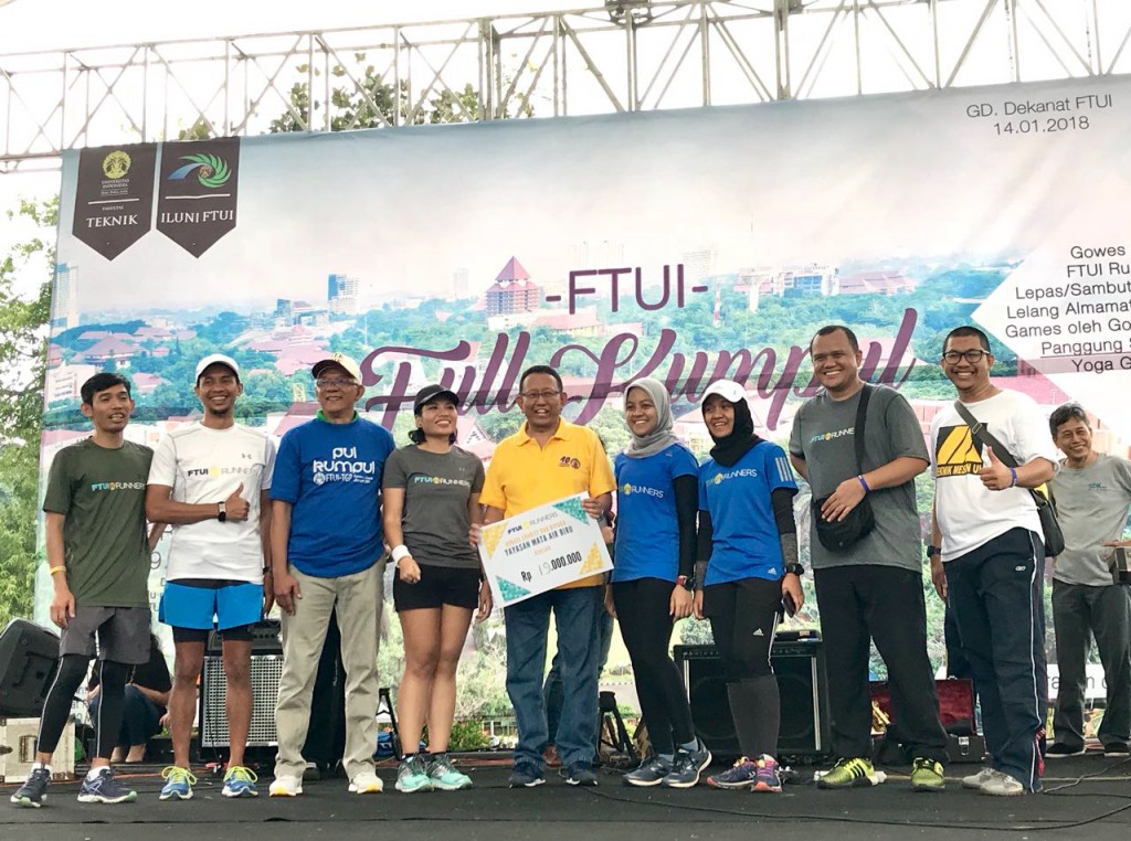 Donasi FTUI Runners kepada Yayasan MAB